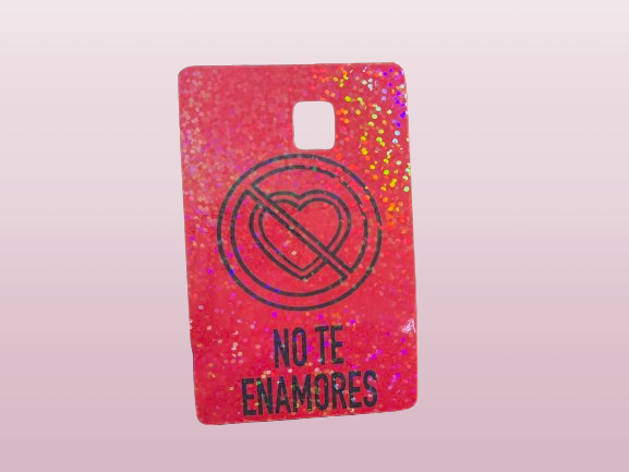 No te enamores Credit Card Sticker