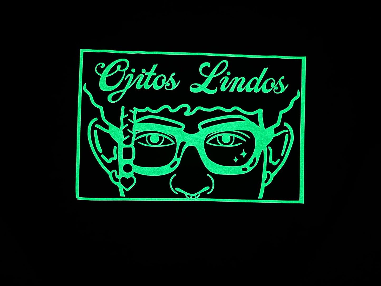 Ojitos Lindos Unisex Shirts